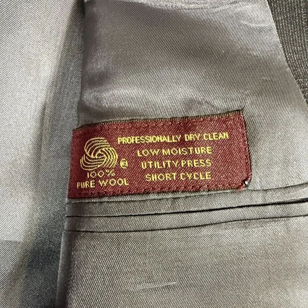 Jos. A. Bank 100% Wool Glen Plaid sport coat Grey 48L Classic two button Blazer